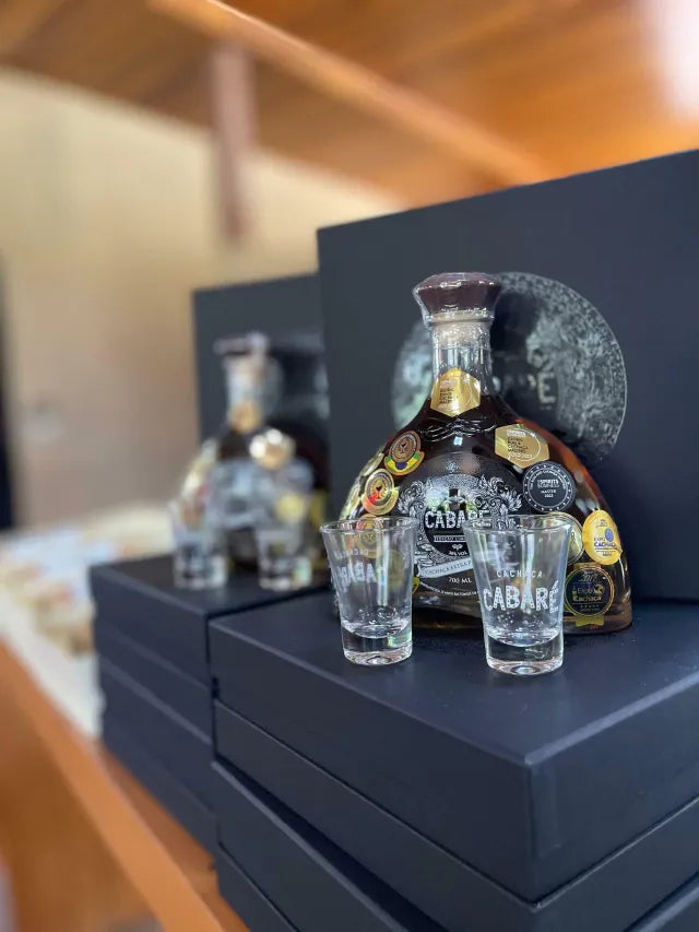 Kit Cachaça Cabaré Extra Premium 15 Anos (Cópia) (Cópia)